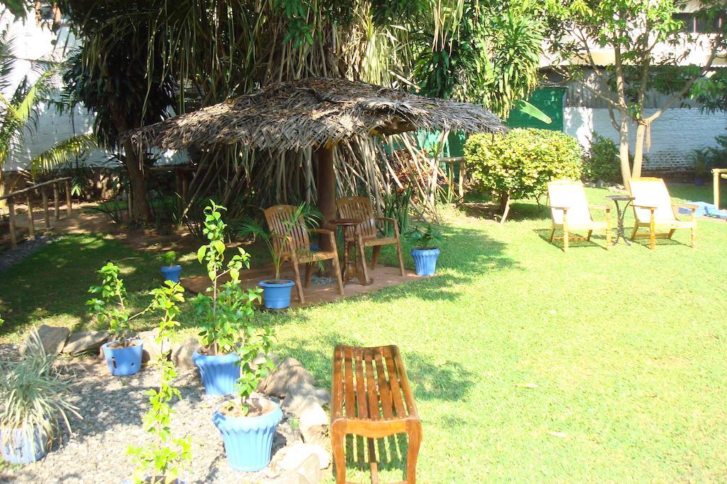 Blue Seas Guest House Dehiwala-Mount Lavinia Exterior photo