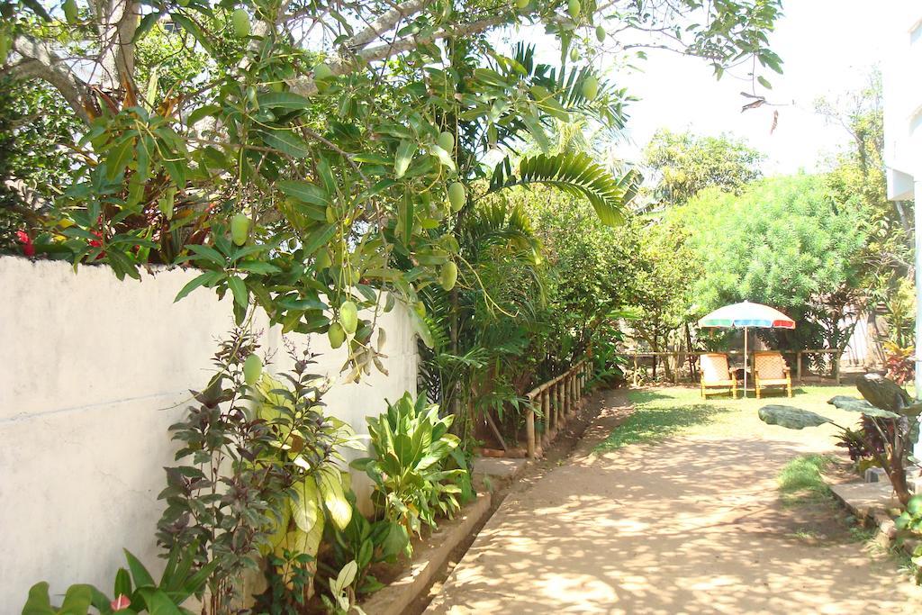 Blue Seas Guest House Dehiwala-Mount Lavinia Exterior photo