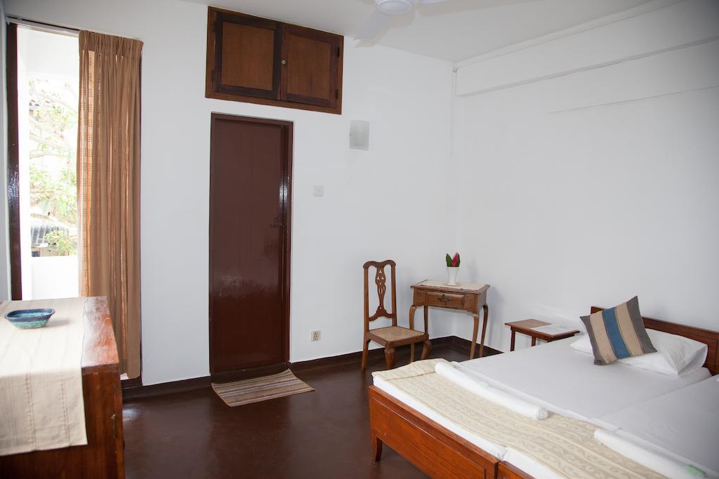 Blue Seas Guest House Dehiwala-Mount Lavinia Room photo