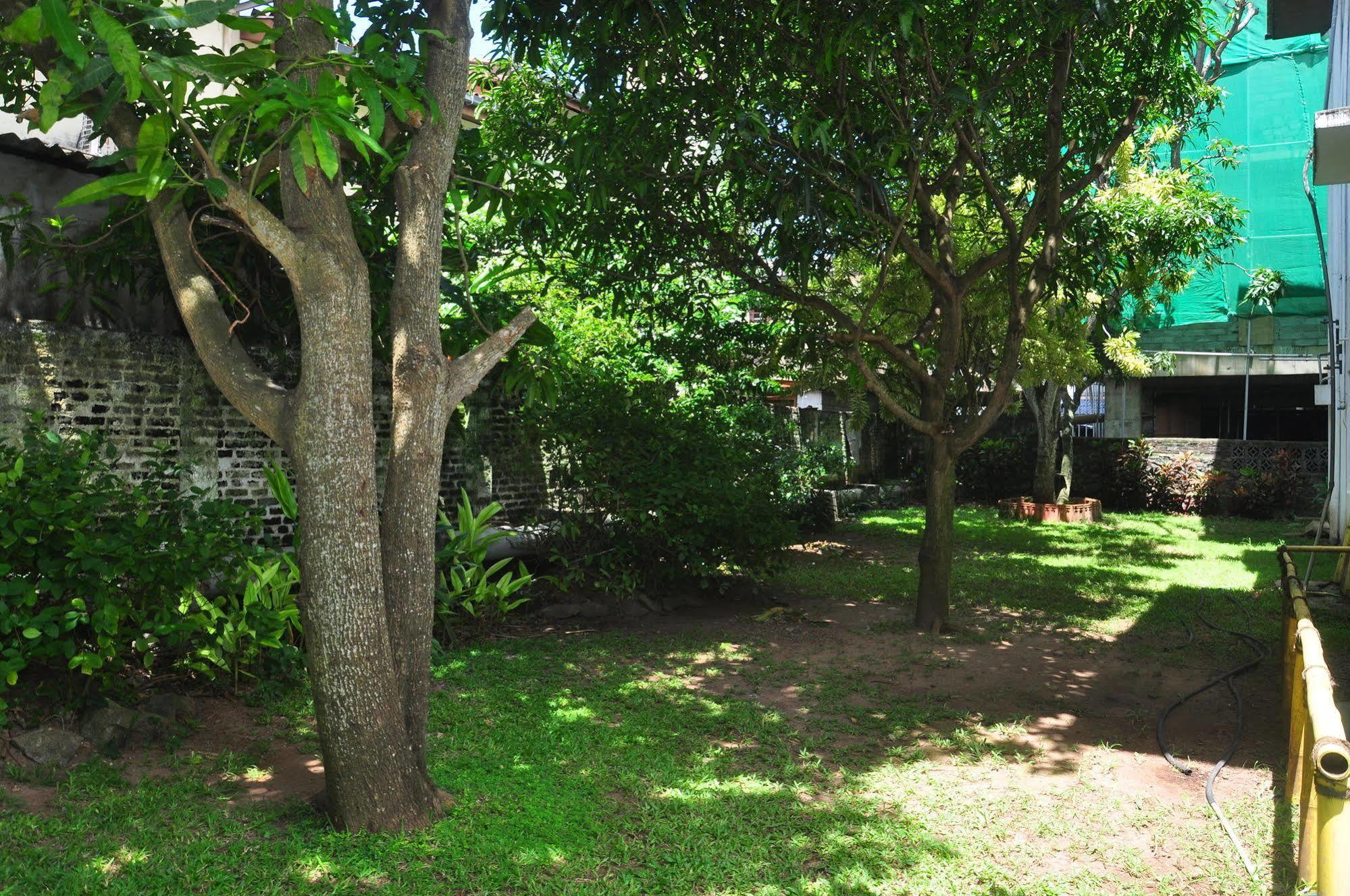 Blue Seas Guest House Dehiwala-Mount Lavinia Exterior photo