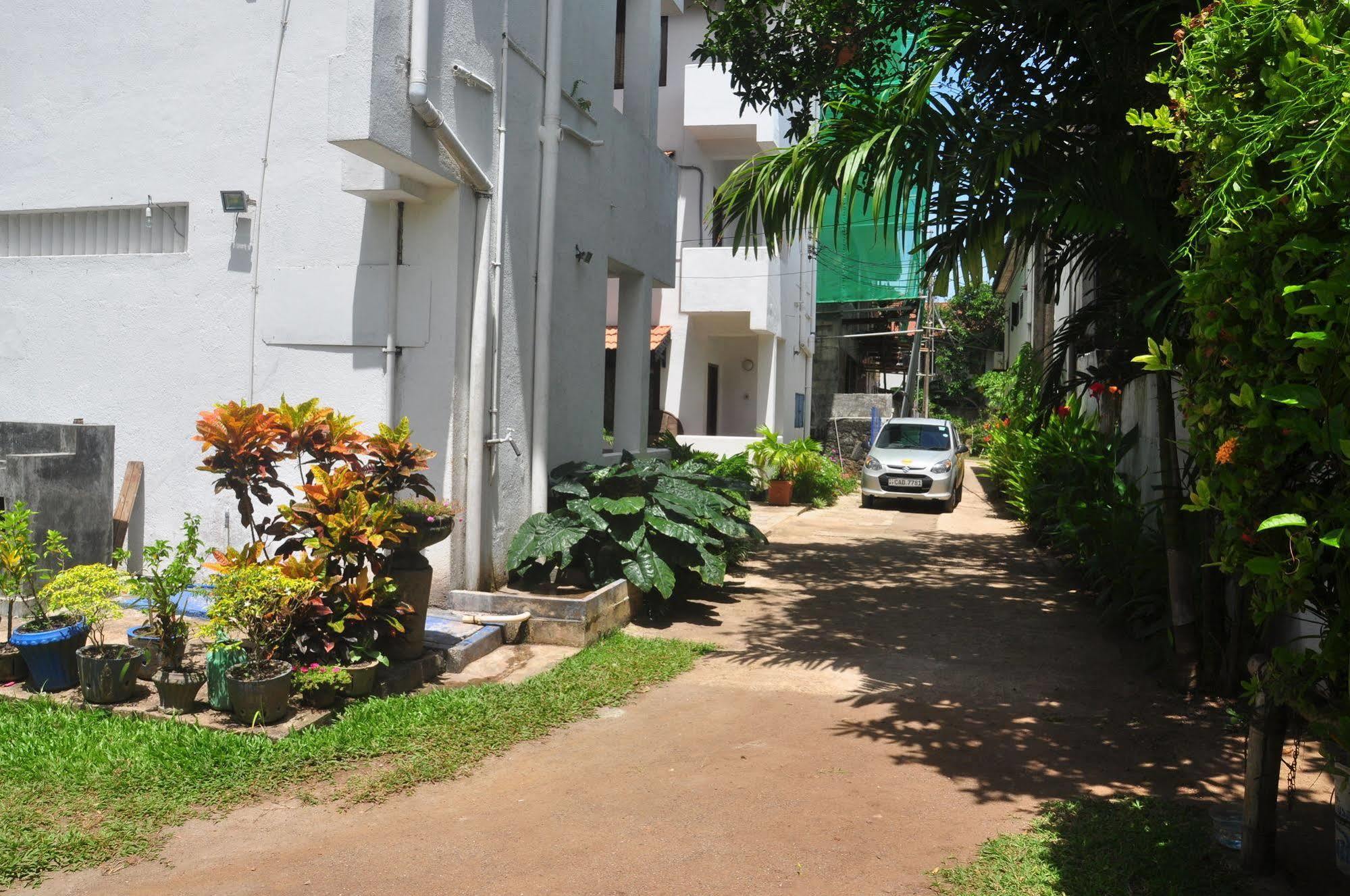 Blue Seas Guest House Dehiwala-Mount Lavinia Exterior photo